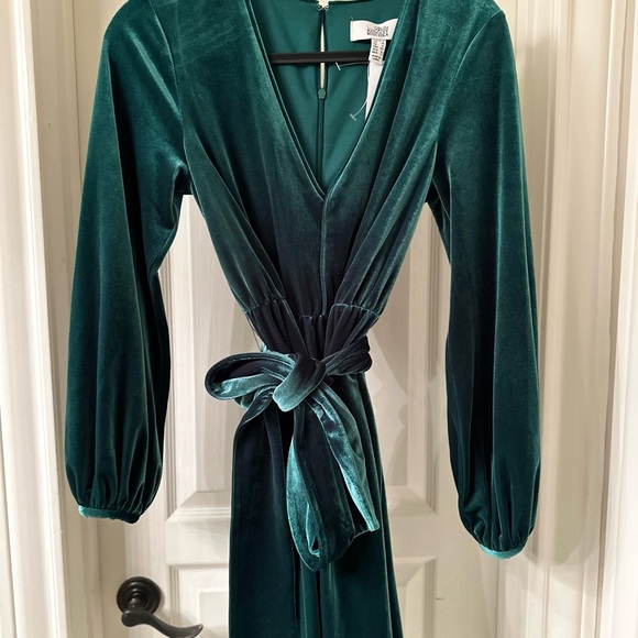 NWT Belle Badgley Mischka Harmony V-Neck Velvet Mini Dress - Picture 4 of 5